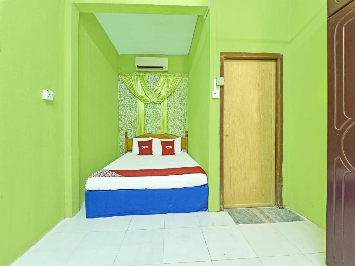 Oyo 90454 Haza Harmoni Guesthouse Kota Bharu Esterno foto
